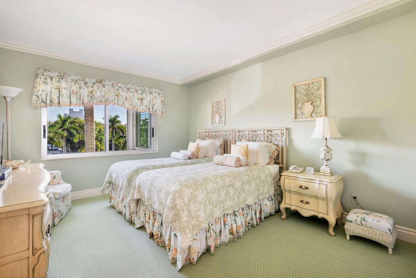 Palm Beach, Florida, 33480, United States, 3 Bedrooms Bedrooms, ,3 BathroomsBathrooms,Residential,For Sale,1944184