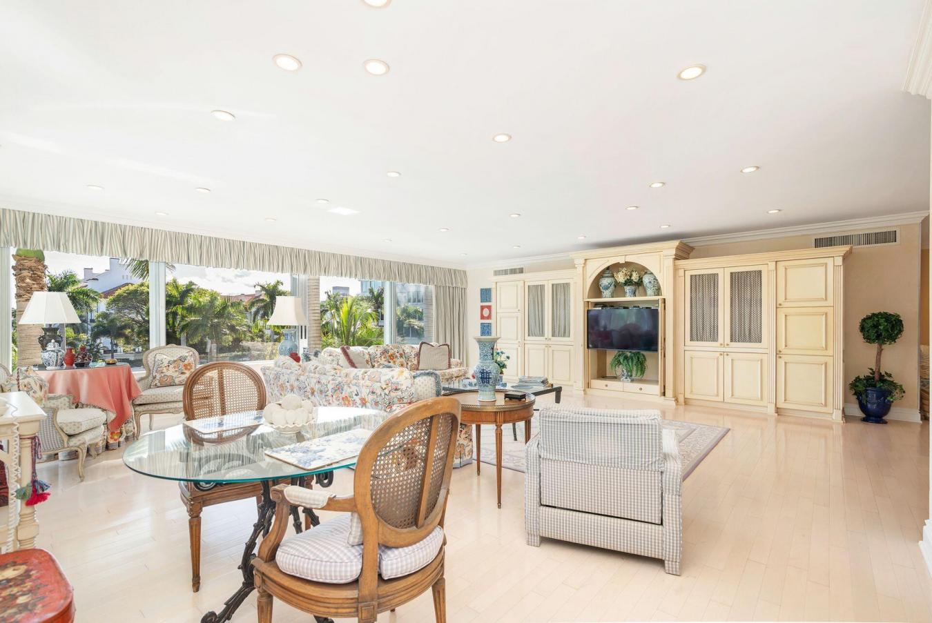 Palm Beach, Florida, 33480, United States, 3 Bedrooms Bedrooms, ,3 BathroomsBathrooms,Residential,For Sale,1944184