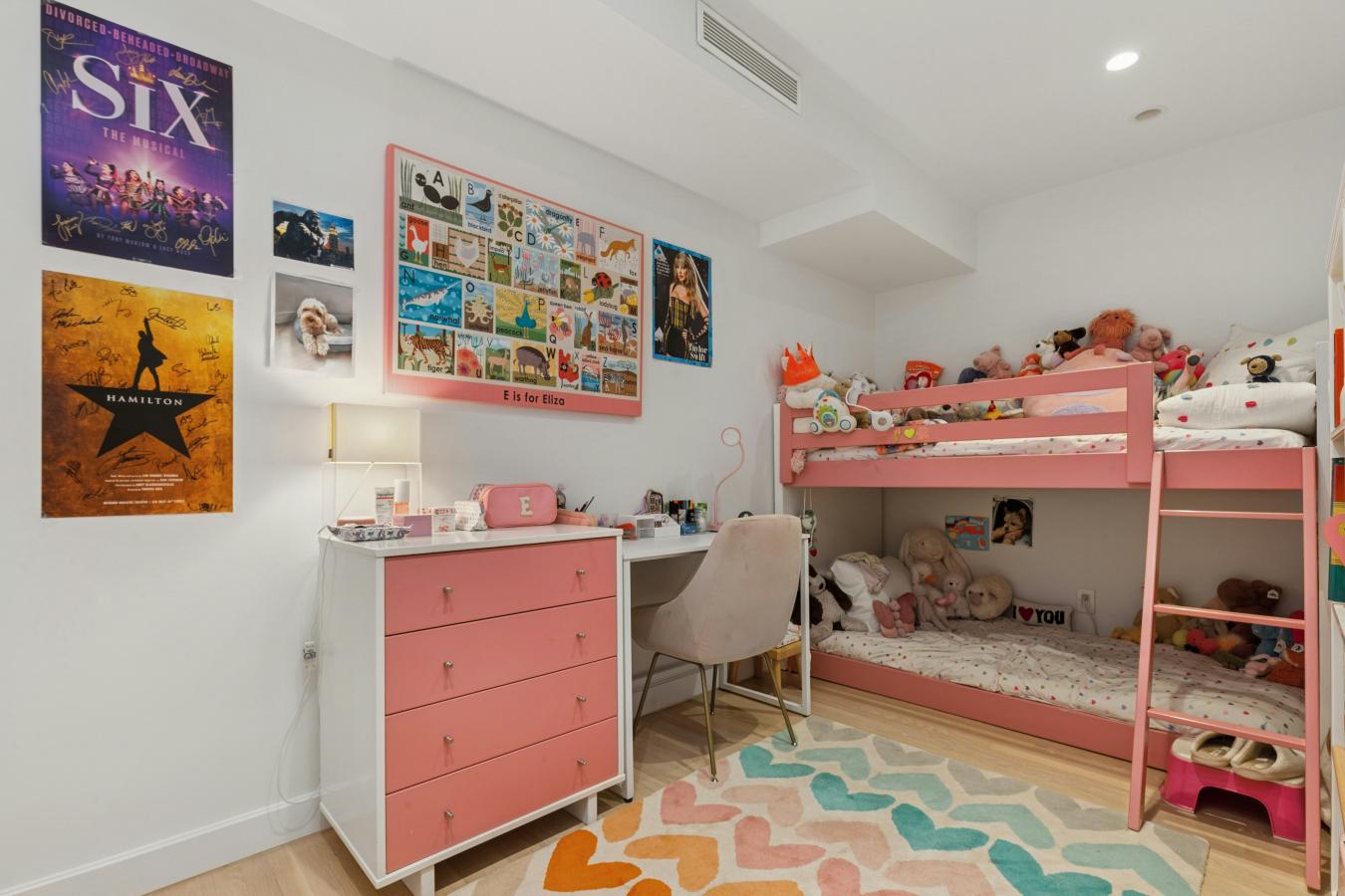 New York, New York, 10023, United States, 3 Bedrooms Bedrooms, ,3 BathroomsBathrooms,Residential,For Sale,1944181