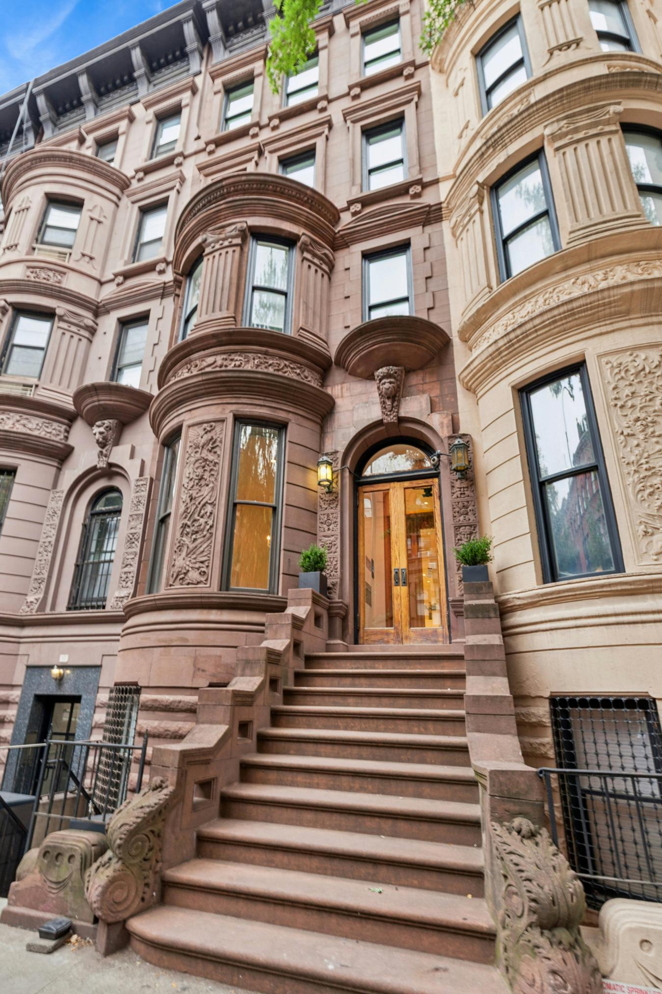 New York, New York, 10023, United States, 3 Bedrooms Bedrooms, ,3 BathroomsBathrooms,Residential,For Sale,1944181