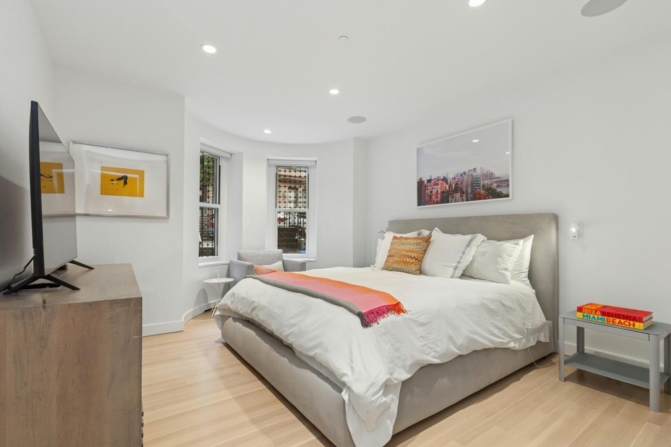 New York, New York, 10023, United States, 3 Bedrooms Bedrooms, ,3 BathroomsBathrooms,Residential,For Sale,1944181