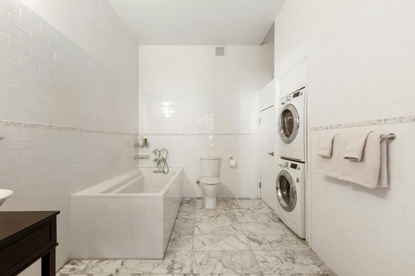 Soho, New York, 10013, United States, 1 Bedroom Bedrooms, ,2 BathroomsBathrooms,Residential,For Sale,1944182