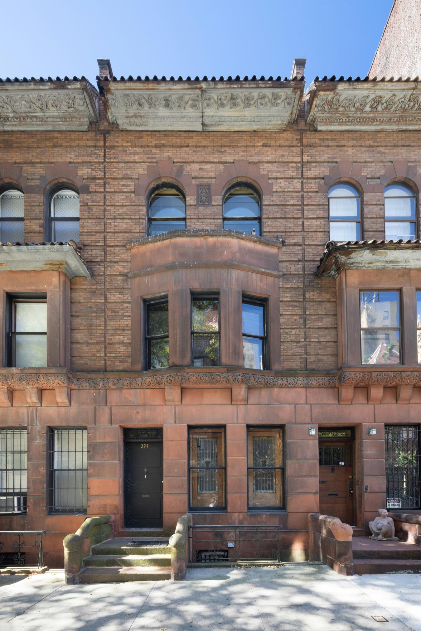 New York, New York, 10024, United States, 4 Bedrooms Bedrooms, ,3 BathroomsBathrooms,Residential,For Sale,1944180