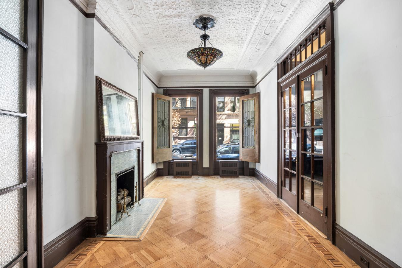 New York, New York, 10024, United States, 4 Bedrooms Bedrooms, ,3 BathroomsBathrooms,Residential,For Sale,1944180
