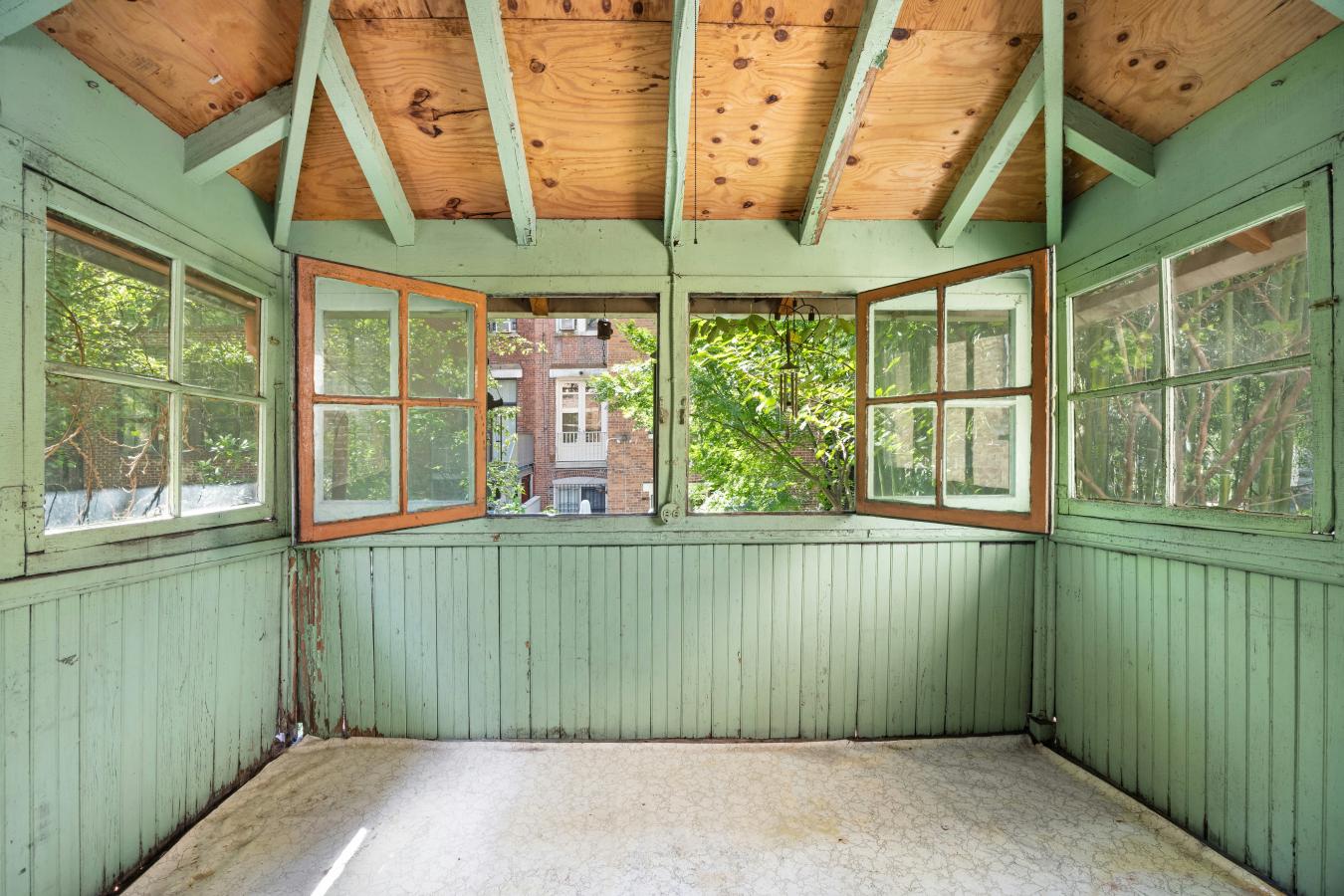New York, New York, 10024, United States, 4 Bedrooms Bedrooms, ,3 BathroomsBathrooms,Residential,For Sale,1944180