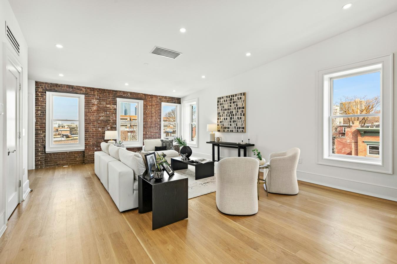 Jersey City Downtown, New Jersey, 07302, United States, 4 Bedrooms Bedrooms, ,2 BathroomsBathrooms,Residential,For Sale,1944177
