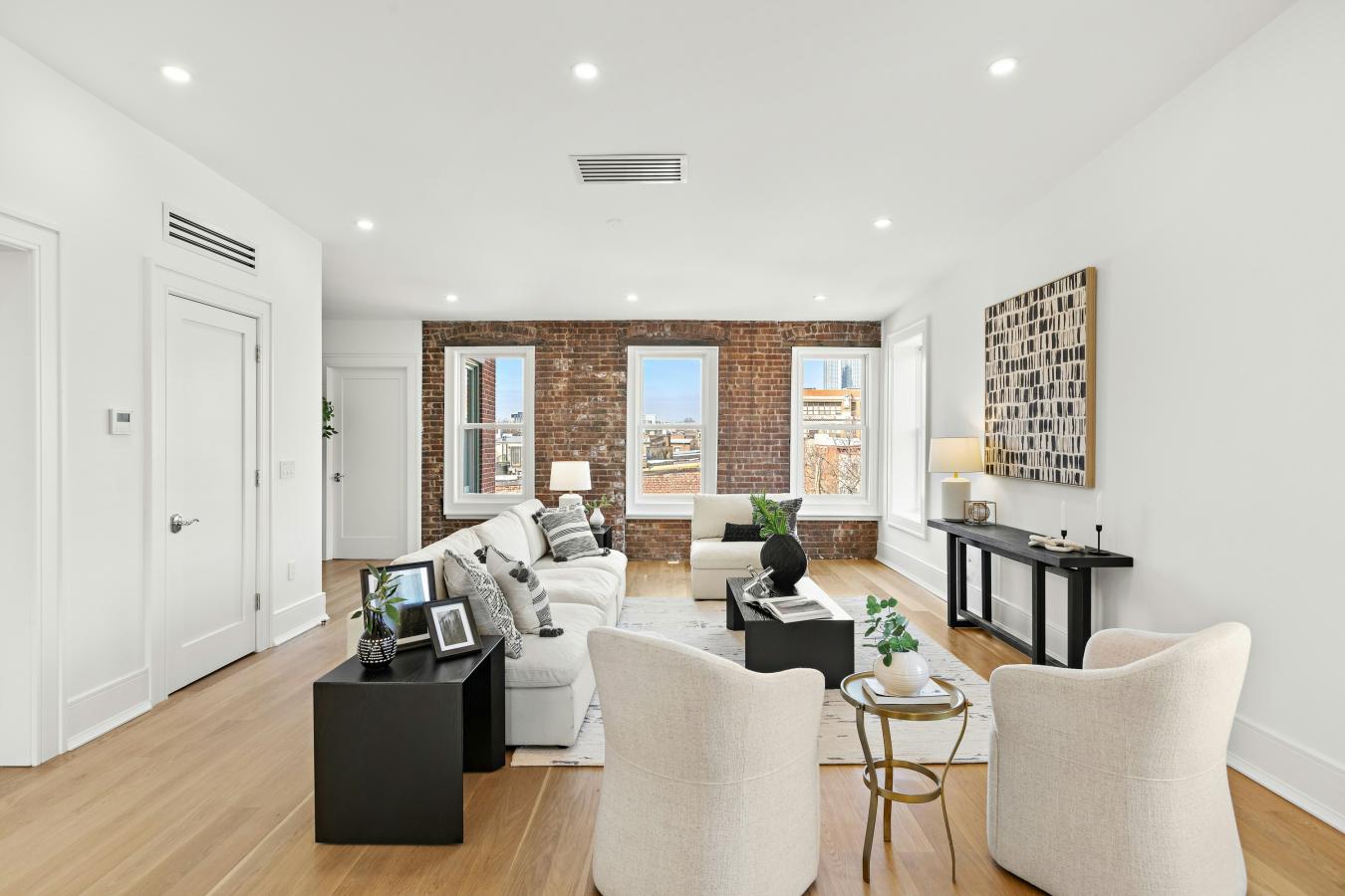 Jersey City Downtown, New Jersey, 07302, United States, 4 Bedrooms Bedrooms, ,2 BathroomsBathrooms,Residential,For Sale,1944177