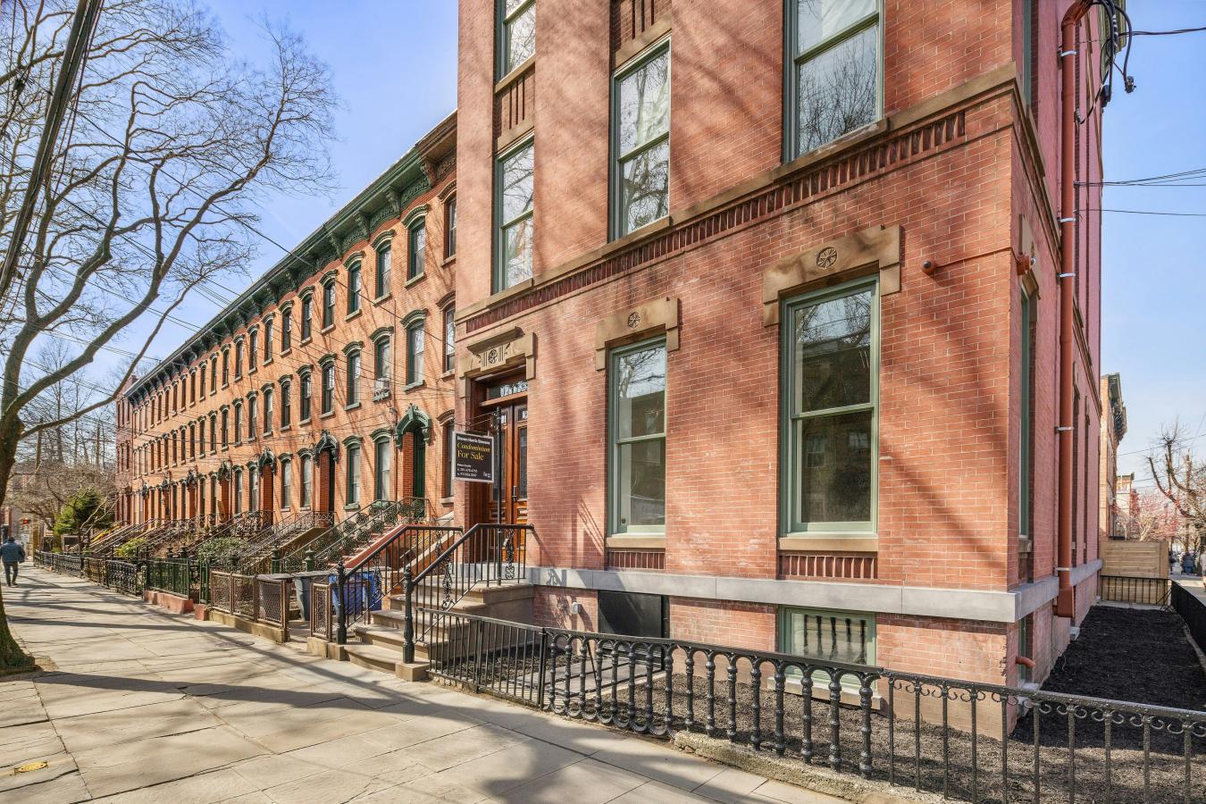 Jersey City Downtown, New Jersey, 07302, United States, 4 Bedrooms Bedrooms, ,2 BathroomsBathrooms,Residential,For Sale,1944177