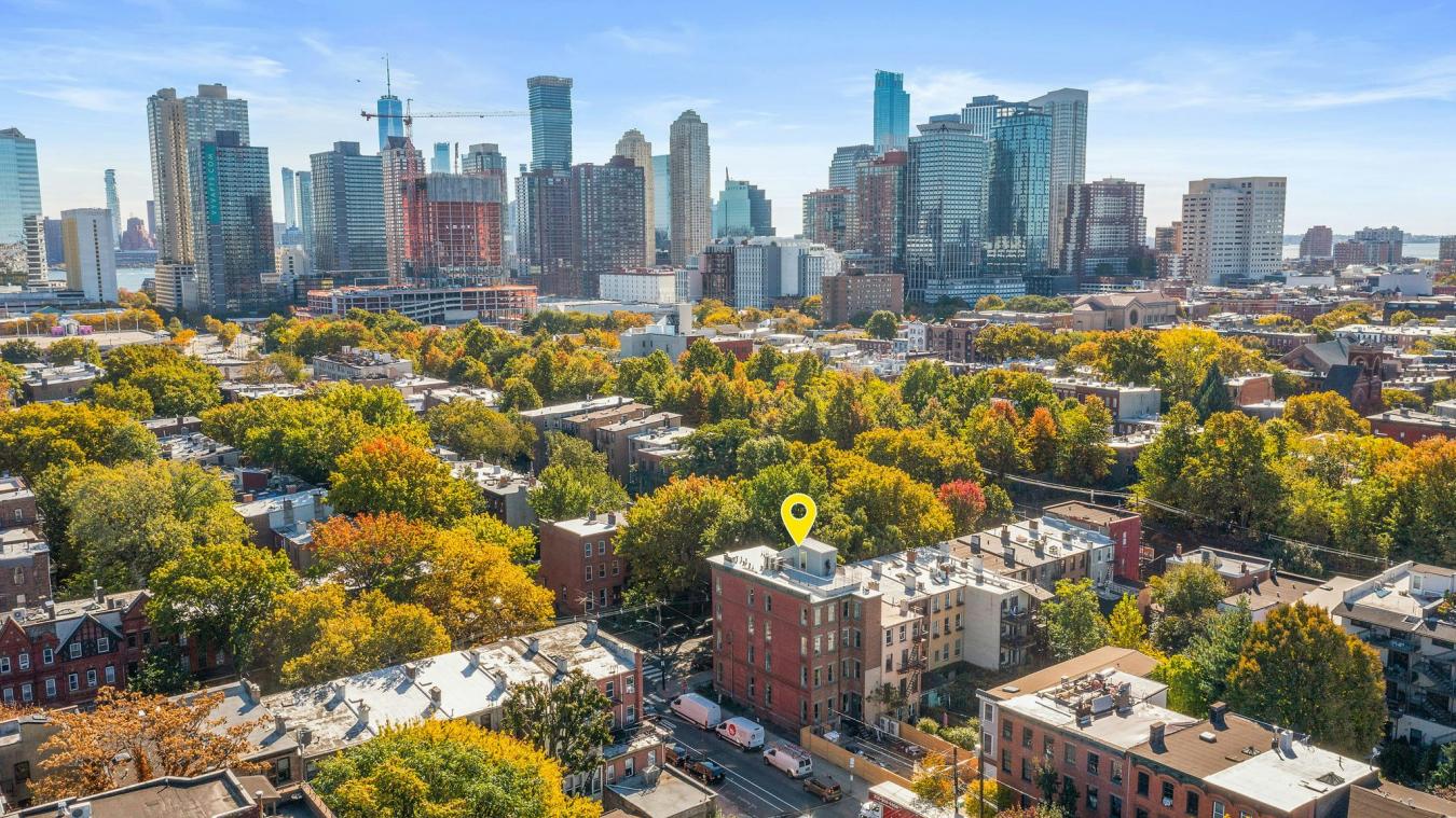 Jersey City Downtown, New Jersey, 07302, United States, 4 Bedrooms Bedrooms, ,2 BathroomsBathrooms,Residential,For Sale,1944177