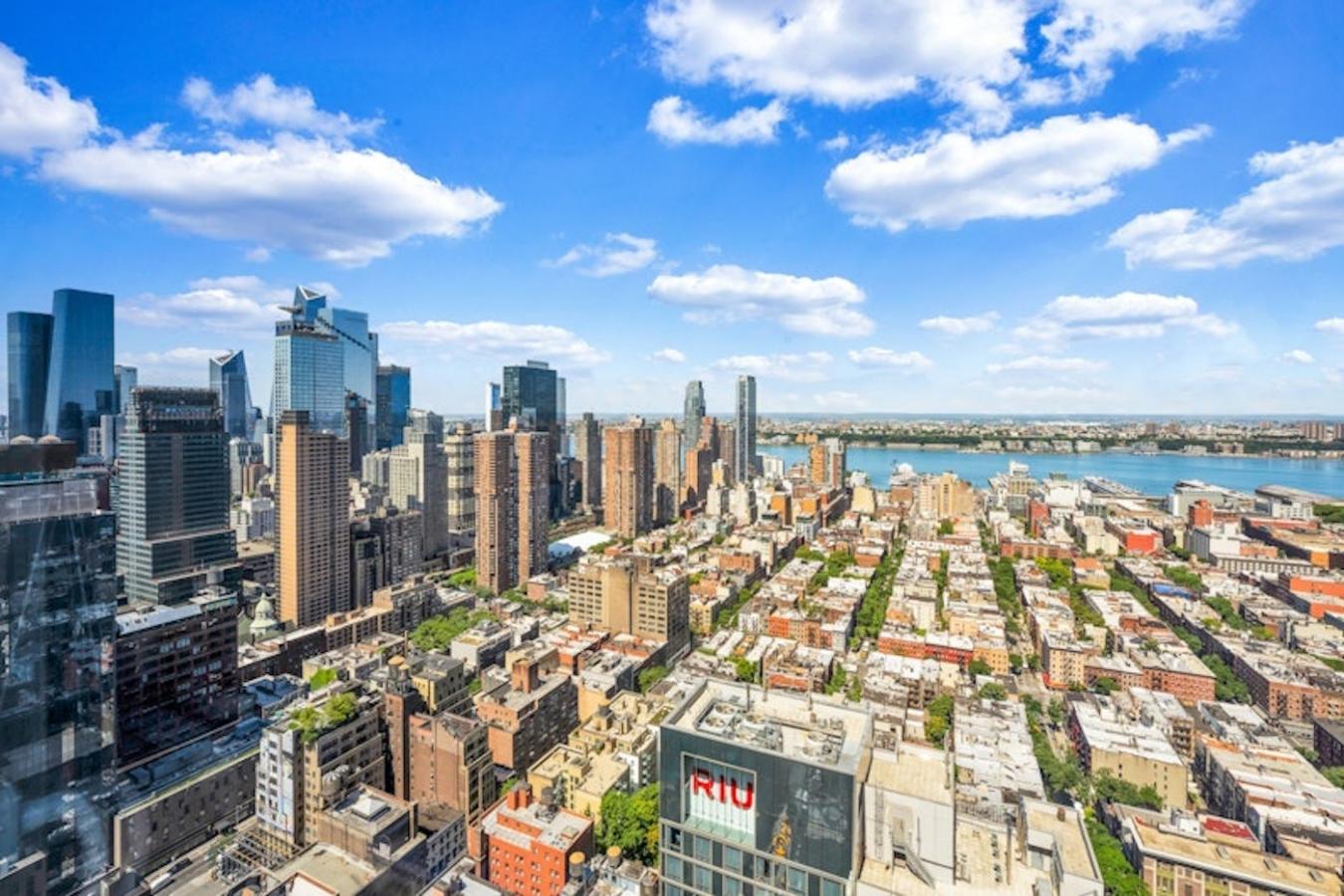 New York, New York, 10036, United States, 2 Bedrooms Bedrooms, ,2 BathroomsBathrooms,Residential,For Sale,1944175