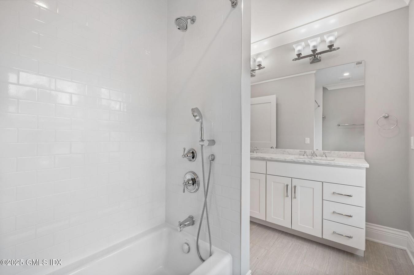 Cos Cob, Connecticut, 06807, United States, 5 Bedrooms Bedrooms, ,4 BathroomsBathrooms,Residential,For Sale,1944176