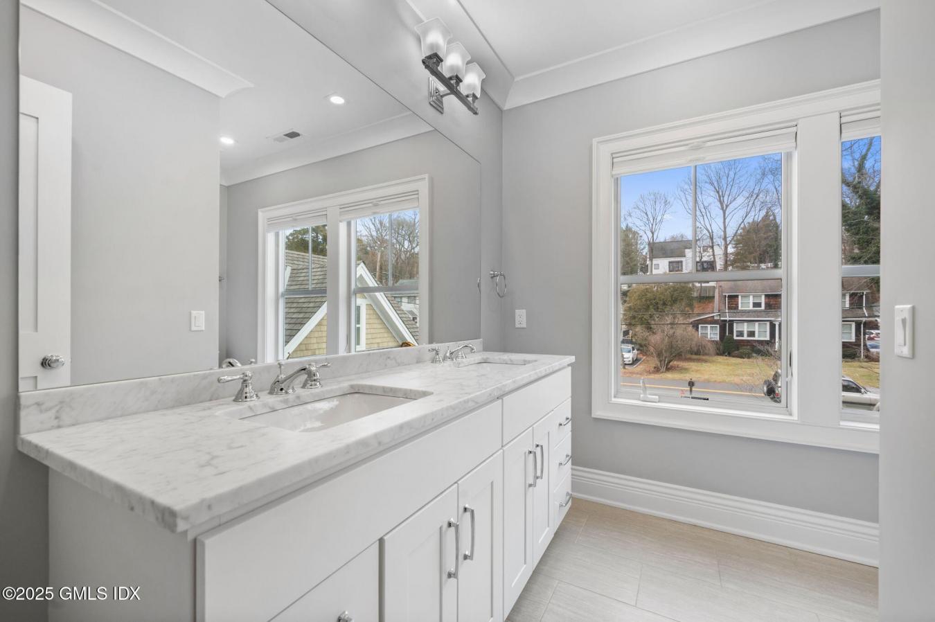 Cos Cob, Connecticut, 06807, United States, 5 Bedrooms Bedrooms, ,4 BathroomsBathrooms,Residential,For Sale,1944176