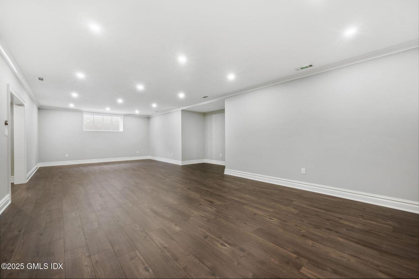 Cos Cob, Connecticut, 06807, United States, 5 Bedrooms Bedrooms, ,4 BathroomsBathrooms,Residential,For Sale,1944176