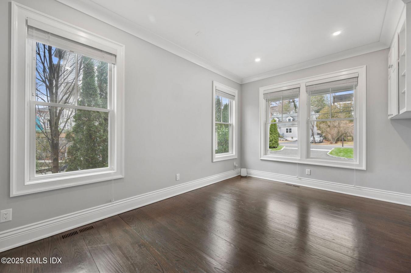 Cos Cob, Connecticut, 06807, United States, 5 Bedrooms Bedrooms, ,4 BathroomsBathrooms,Residential,For Sale,1944176