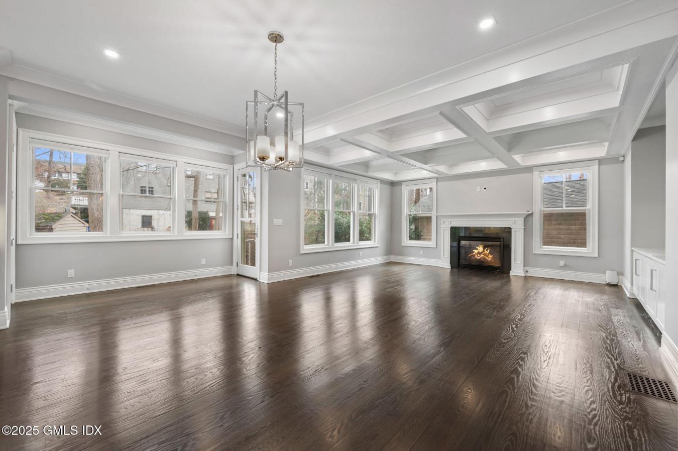 Cos Cob, Connecticut, 06807, United States, 5 Bedrooms Bedrooms, ,4 BathroomsBathrooms,Residential,For Sale,1944176
