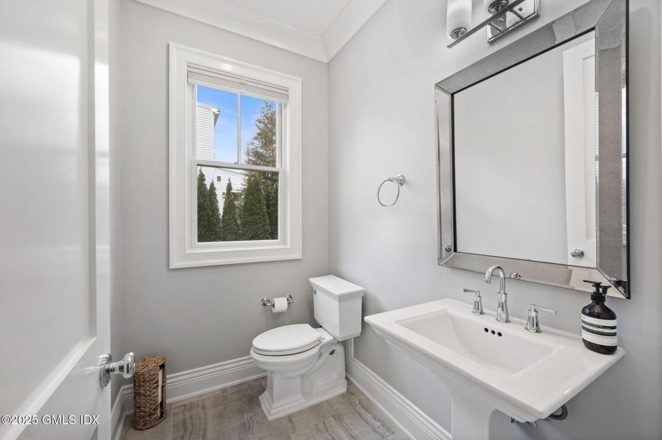 Cos Cob, Connecticut, 06807, United States, 5 Bedrooms Bedrooms, ,4 BathroomsBathrooms,Residential,For Sale,1944176