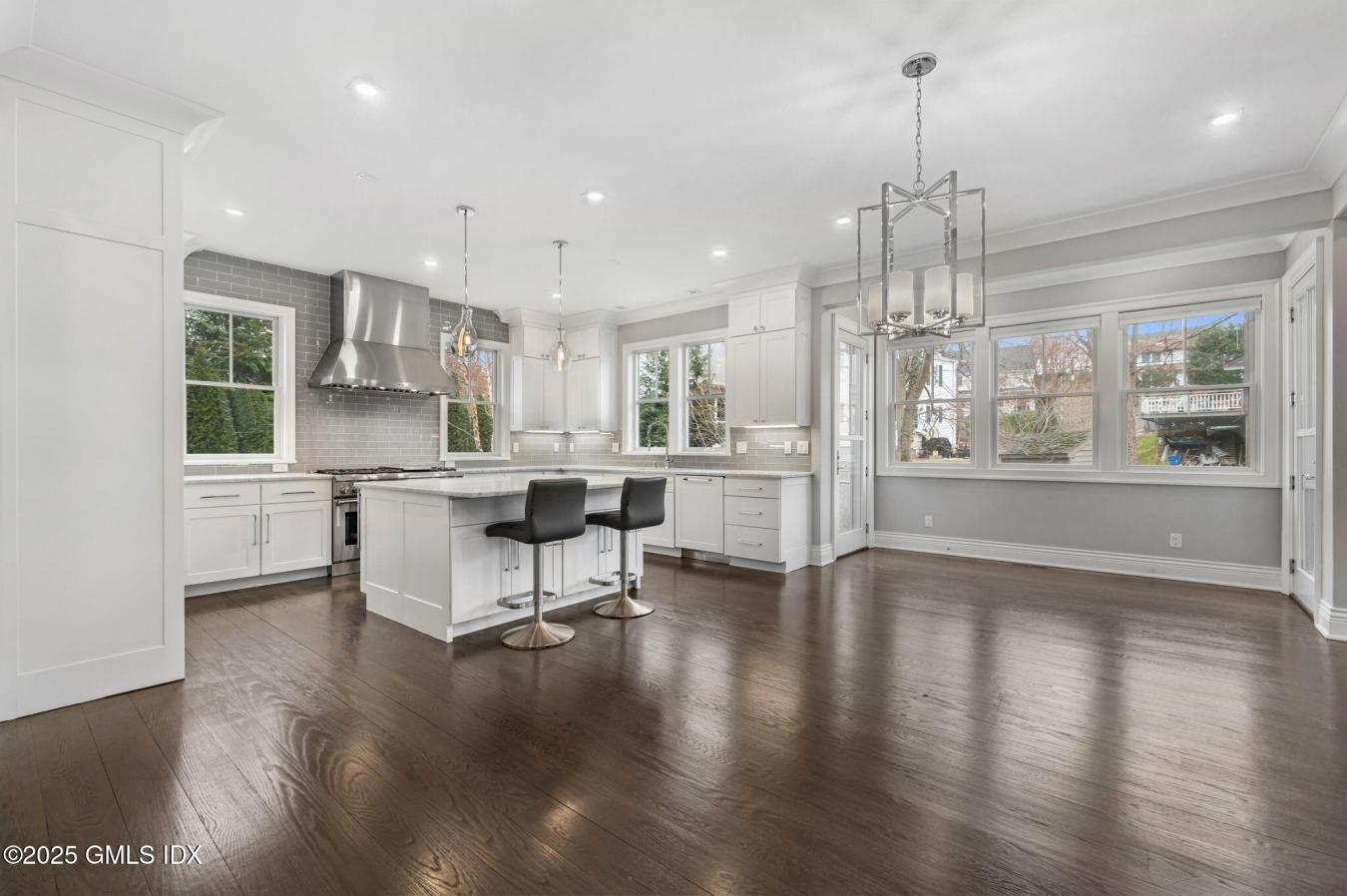 Cos Cob, Connecticut, 06807, United States, 5 Bedrooms Bedrooms, ,4 BathroomsBathrooms,Residential,For Sale,1944176