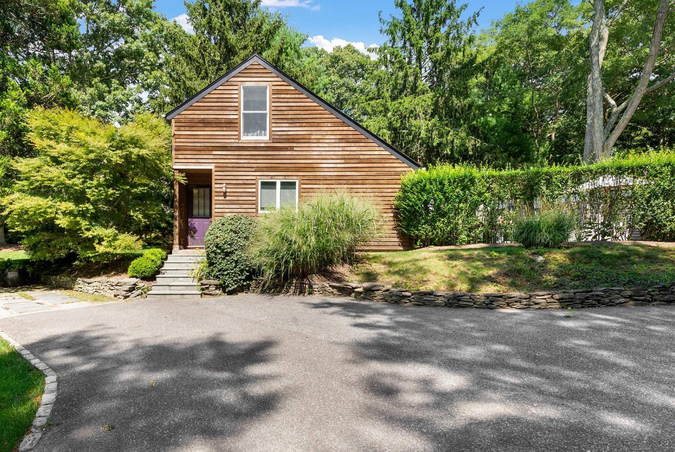 Southampton, New York, 11968, United States, 4 Bedrooms Bedrooms, ,3 BathroomsBathrooms,Residential,For Sale,1944173