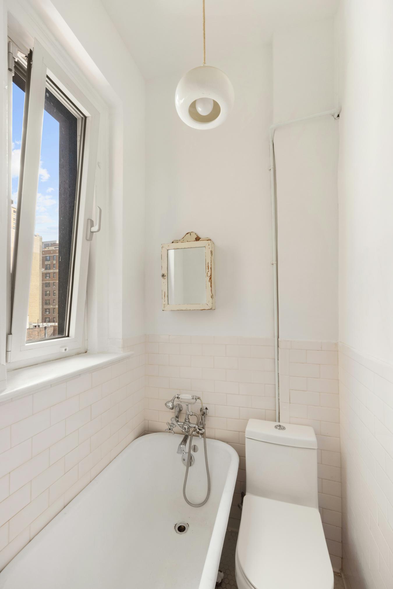 New York, New York, 10025, United States, 3 Bedrooms Bedrooms, ,1 BathroomBathrooms,Residential,For Sale,1944172