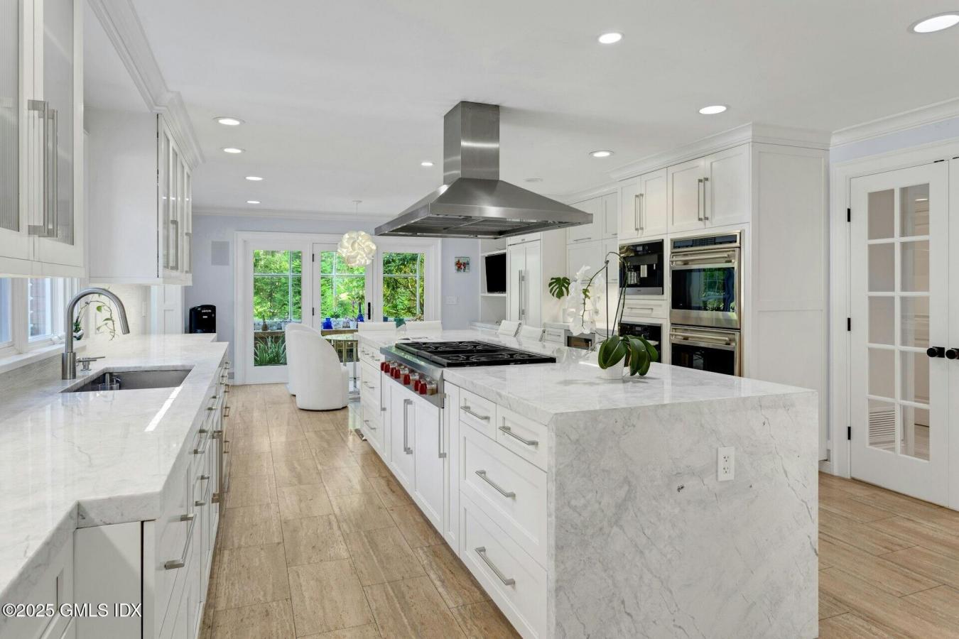 Stamford, Connecticut, 06902, United States, 5 Bedrooms Bedrooms, ,7 BathroomsBathrooms,Residential,For Sale,1944169