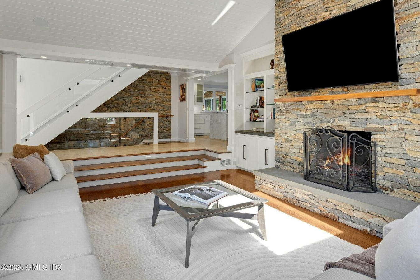 Stamford, Connecticut, 06902, United States, 5 Bedrooms Bedrooms, ,7 BathroomsBathrooms,Residential,For Sale,1944169