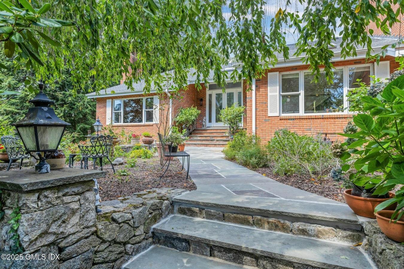 Stamford, Connecticut, 06902, United States, 5 Bedrooms Bedrooms, ,7 BathroomsBathrooms,Residential,For Sale,1944169