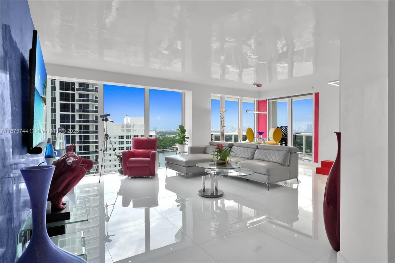 Miami Beach, Florida, 33140, United States, 2 Bedrooms Bedrooms, ,2 BathroomsBathrooms,Residential,For Sale,1944168