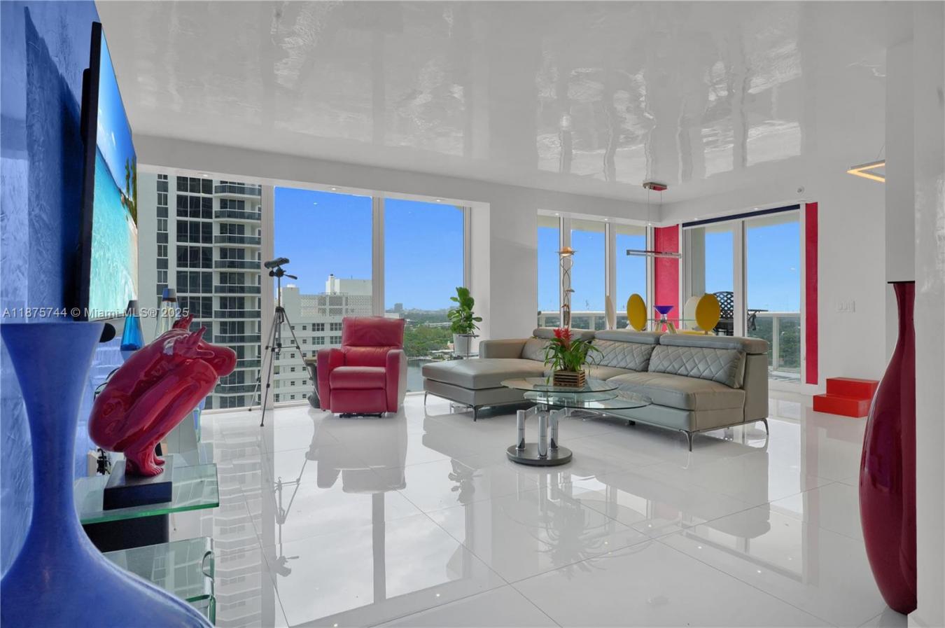 Miami Beach, Florida, 33140, United States, 2 Bedrooms Bedrooms, ,2 BathroomsBathrooms,Residential,For Sale,1944168