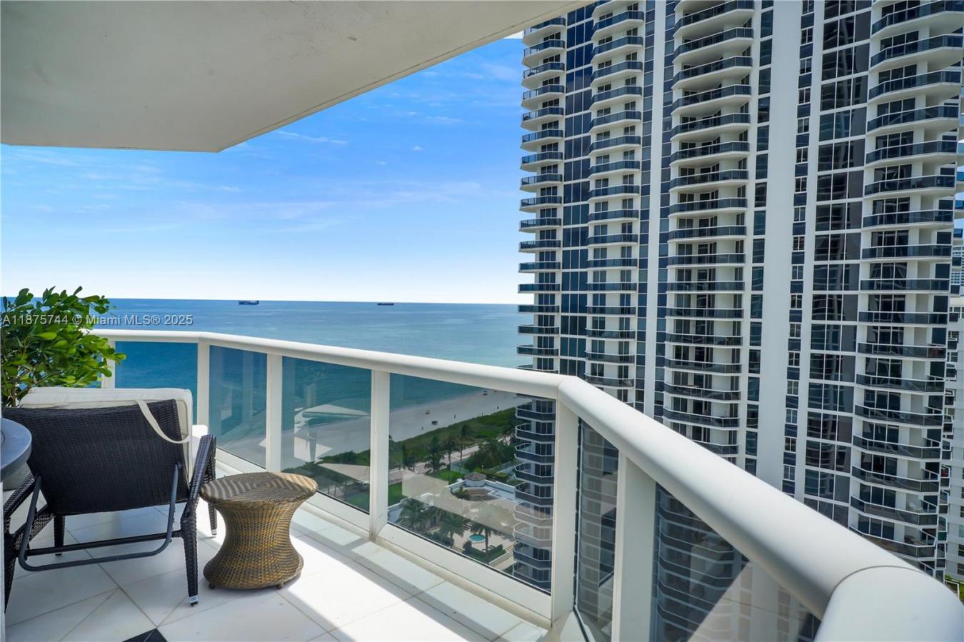 Miami Beach, Florida, 33140, United States, 2 Bedrooms Bedrooms, ,2 BathroomsBathrooms,Residential,For Sale,1944168