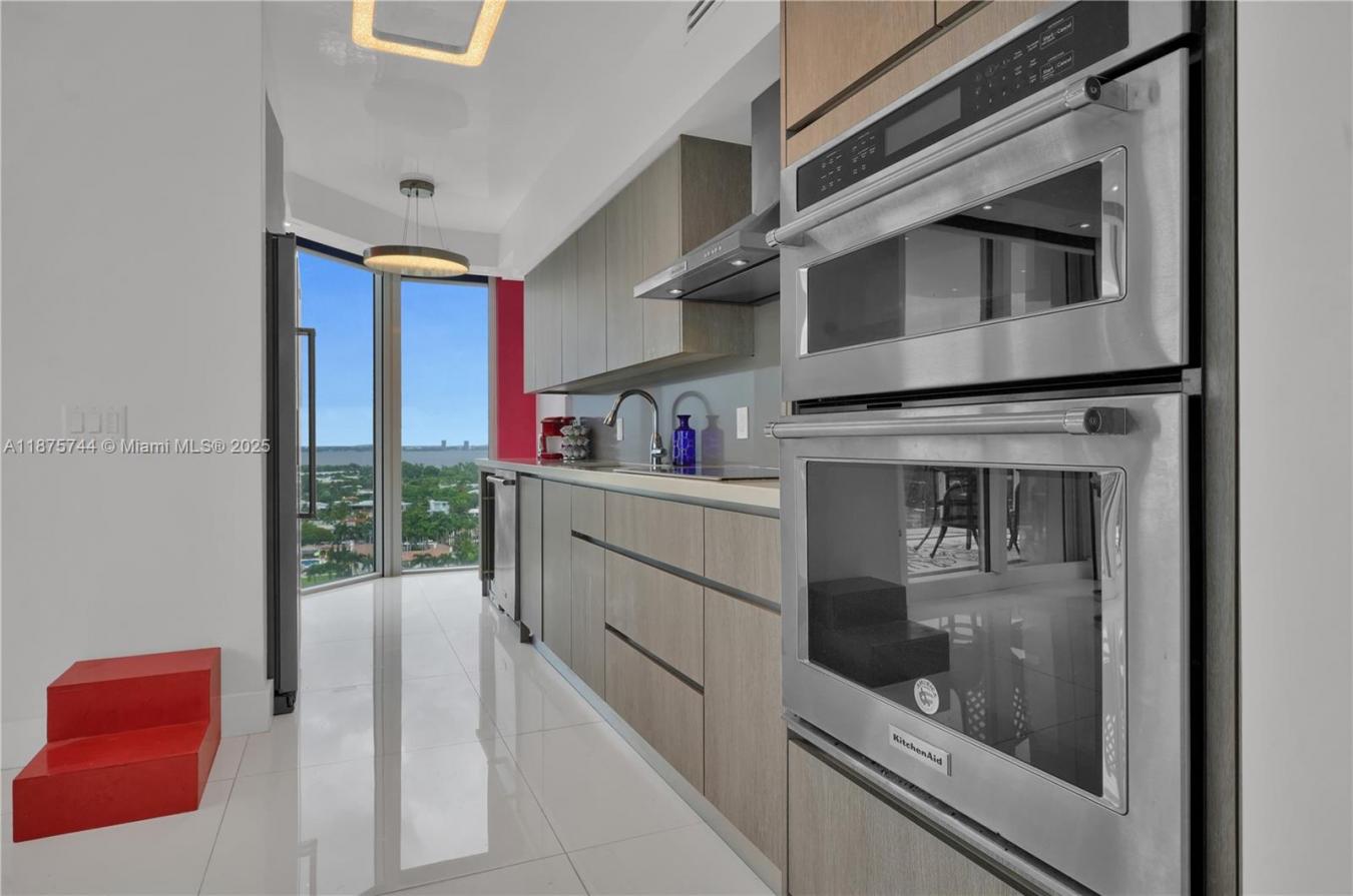 Miami Beach, Florida, 33140, United States, 2 Bedrooms Bedrooms, ,2 BathroomsBathrooms,Residential,For Sale,1944168