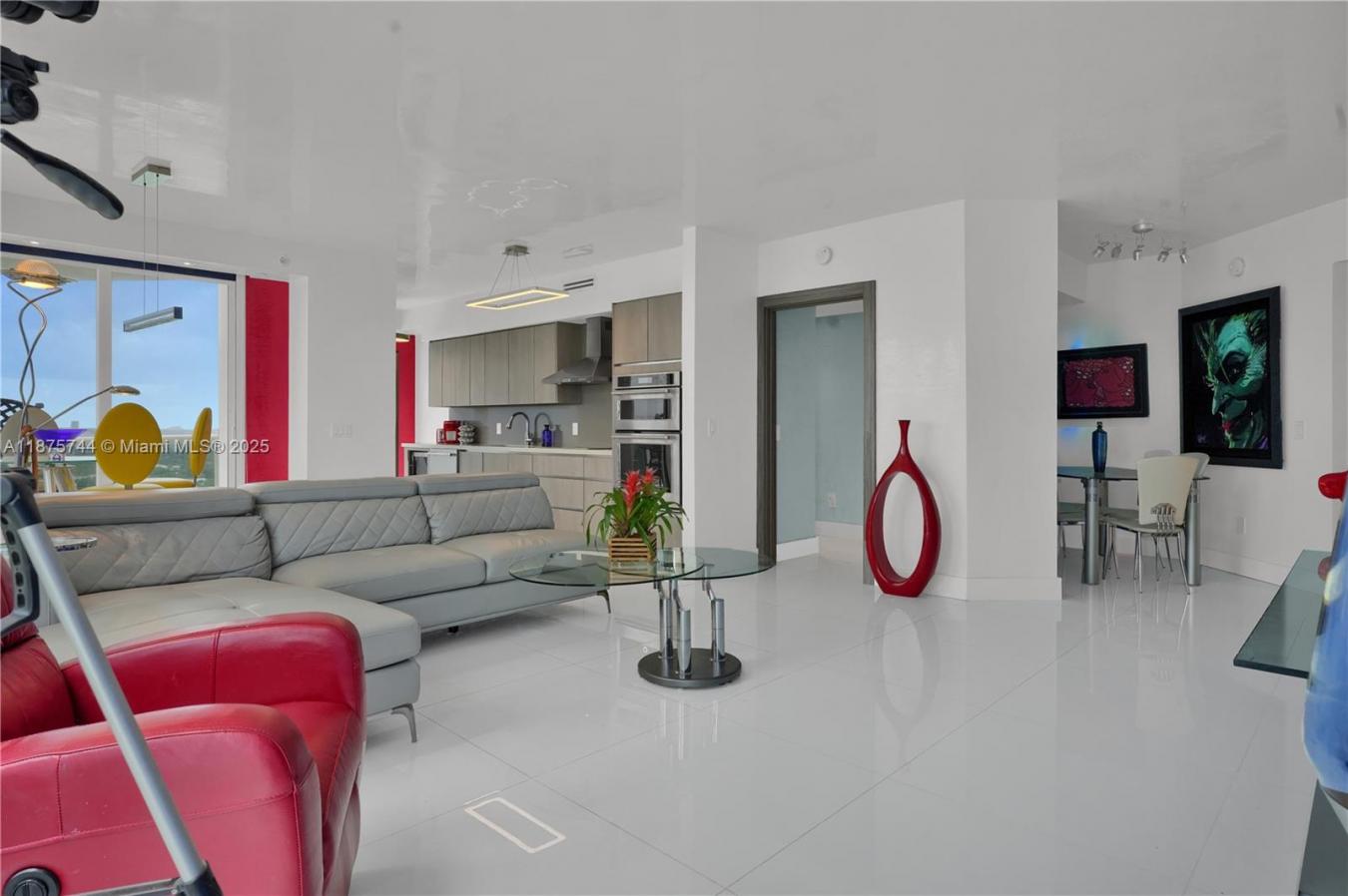 Miami Beach, Florida, 33140, United States, 2 Bedrooms Bedrooms, ,2 BathroomsBathrooms,Residential,For Sale,1944168