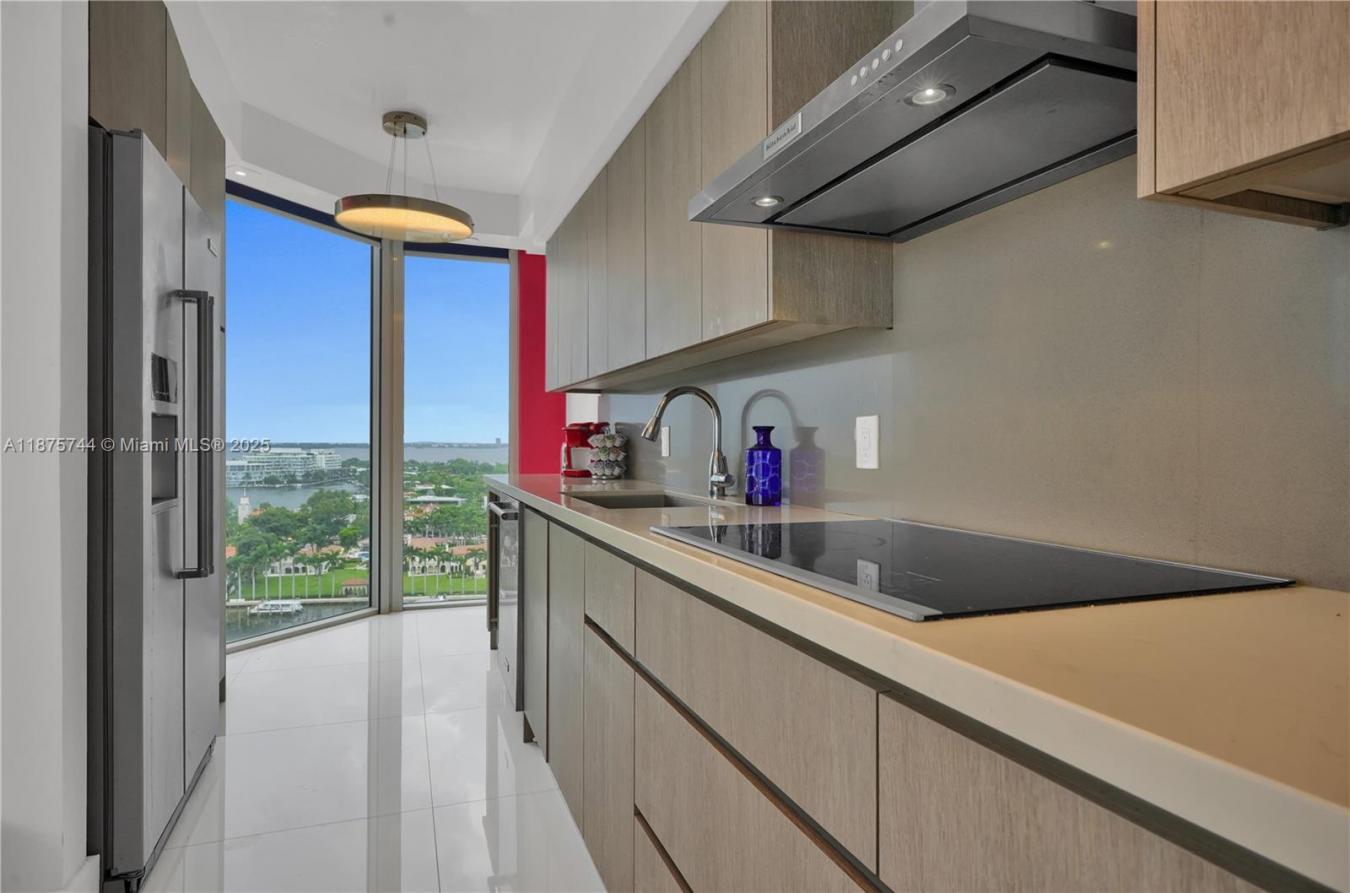 Miami Beach, Florida, 33140, United States, 2 Bedrooms Bedrooms, ,2 BathroomsBathrooms,Residential,For Sale,1944168