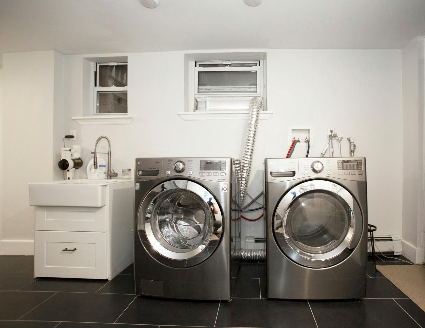 Flatbush, New York, 11226, United States, 3 Bedrooms Bedrooms, ,2 BathroomsBathrooms,Residential,For Sale,1944166