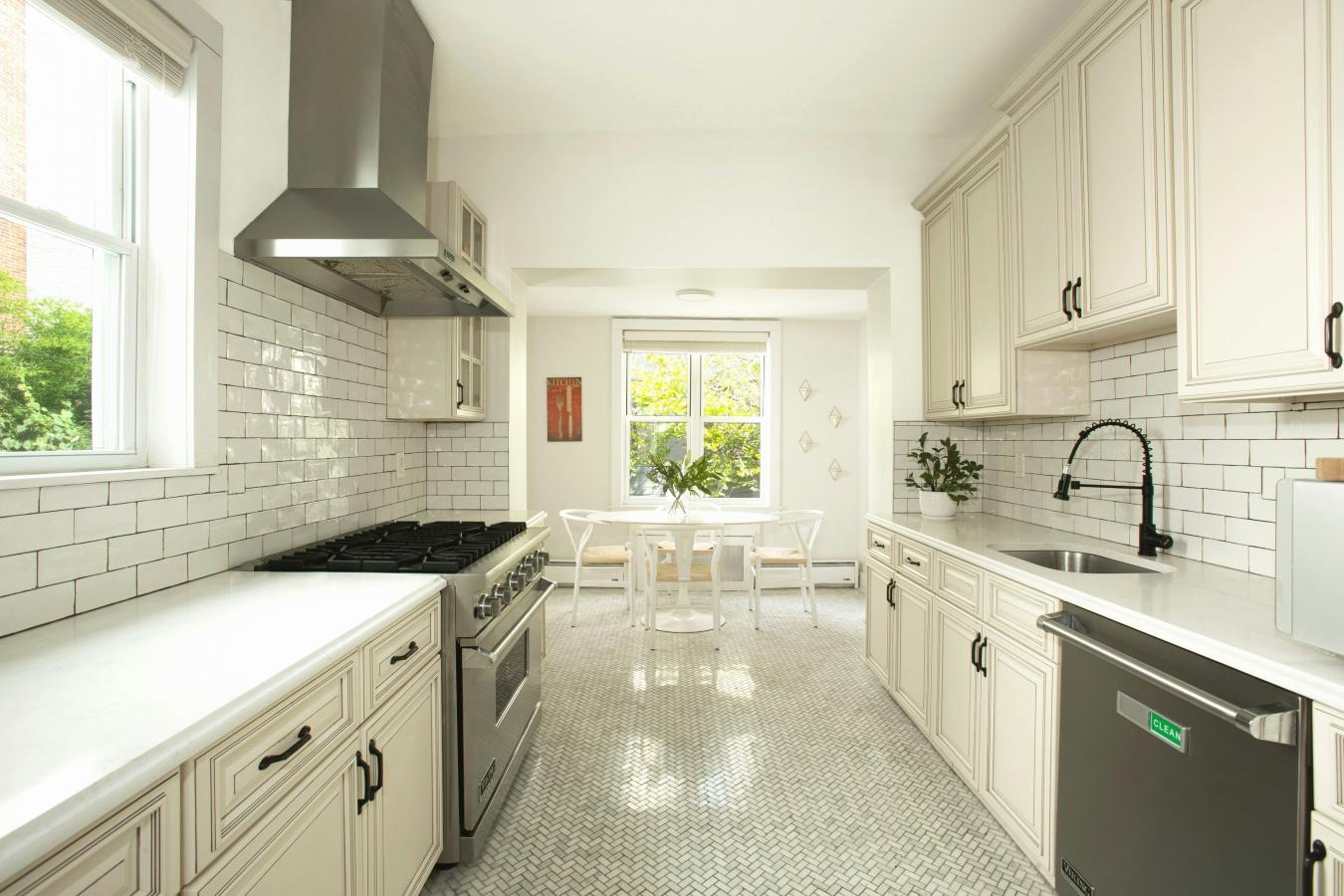 Flatbush, New York, 11226, United States, 3 Bedrooms Bedrooms, ,2 BathroomsBathrooms,Residential,For Sale,1944166