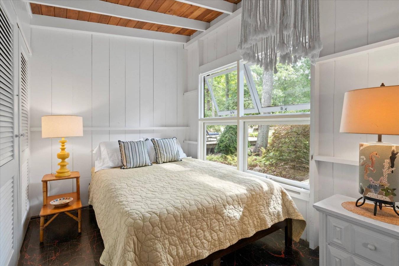 Springs, New York, 11937, United States, 2 Bedrooms Bedrooms, ,1 BathroomBathrooms,Residential,For Sale,1944164