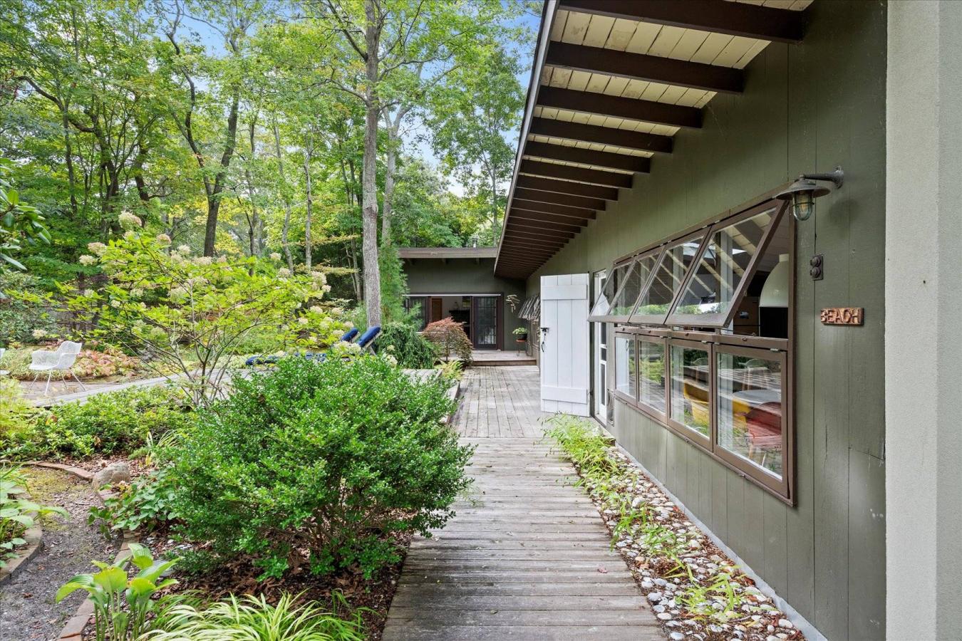 Springs, New York, 11937, United States, 2 Bedrooms Bedrooms, ,1 BathroomBathrooms,Residential,For Sale,1944164
