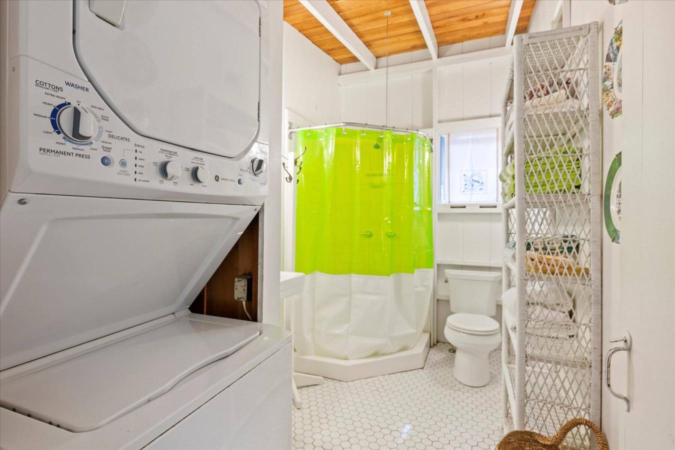 Springs, New York, 11937, United States, 2 Bedrooms Bedrooms, ,1 BathroomBathrooms,Residential,For Sale,1944164
