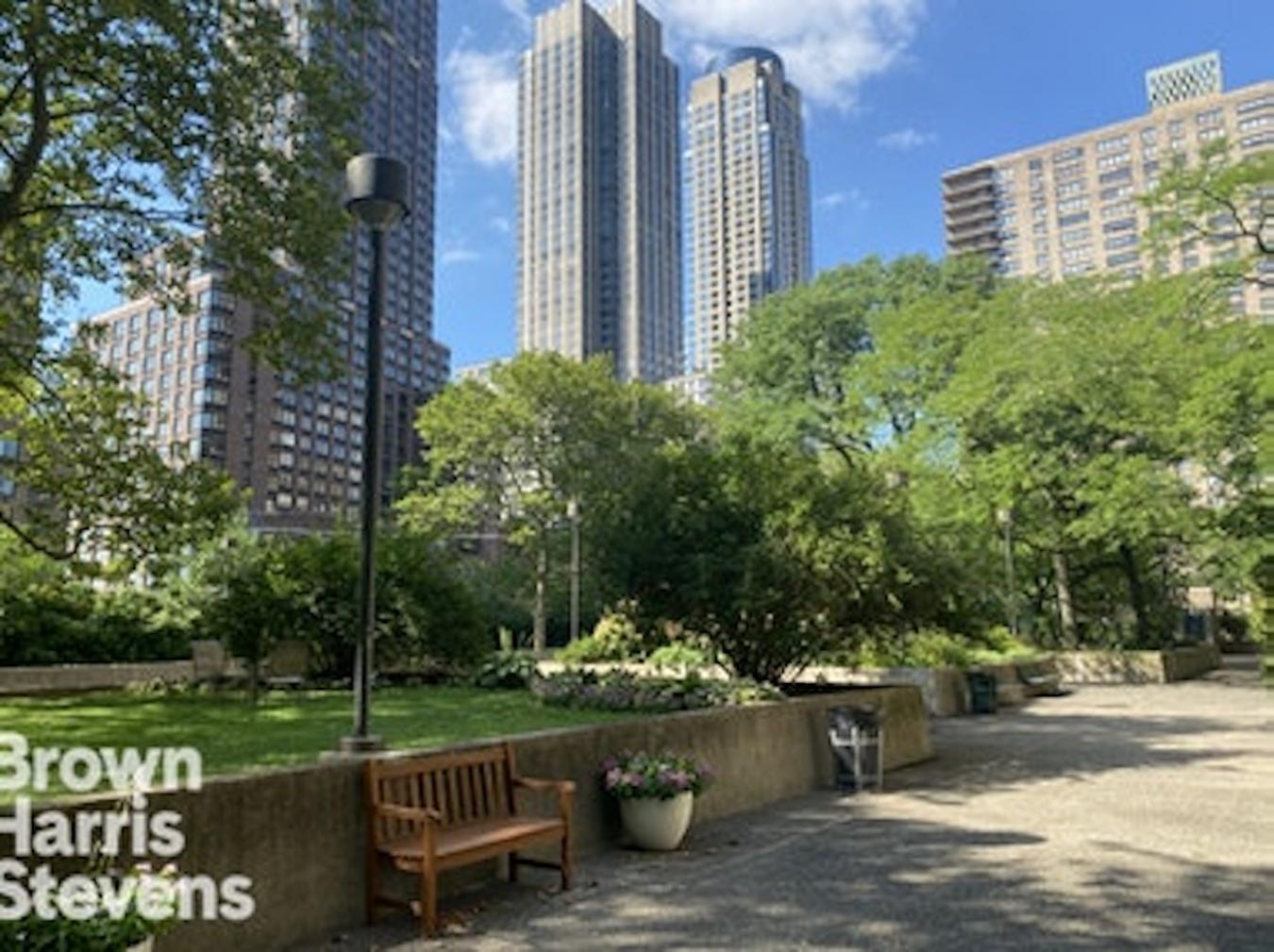 New York, New York, 10023, United States, 2 Bedrooms Bedrooms, ,2 BathroomsBathrooms,Residential,For Sale,1944163