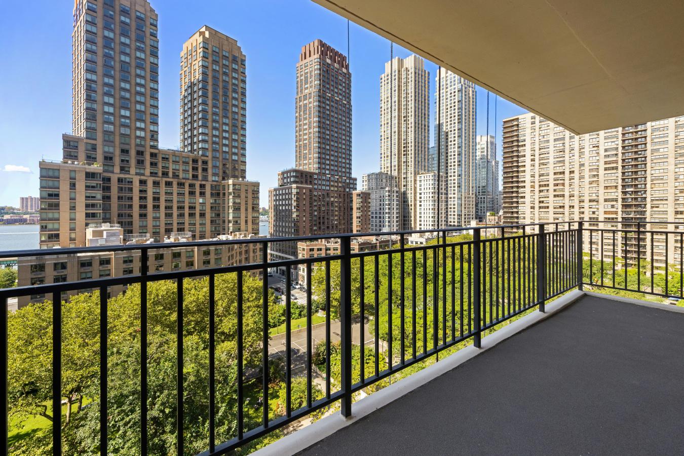 New York, New York, 10023, United States, 2 Bedrooms Bedrooms, ,2 BathroomsBathrooms,Residential,For Sale,1944163