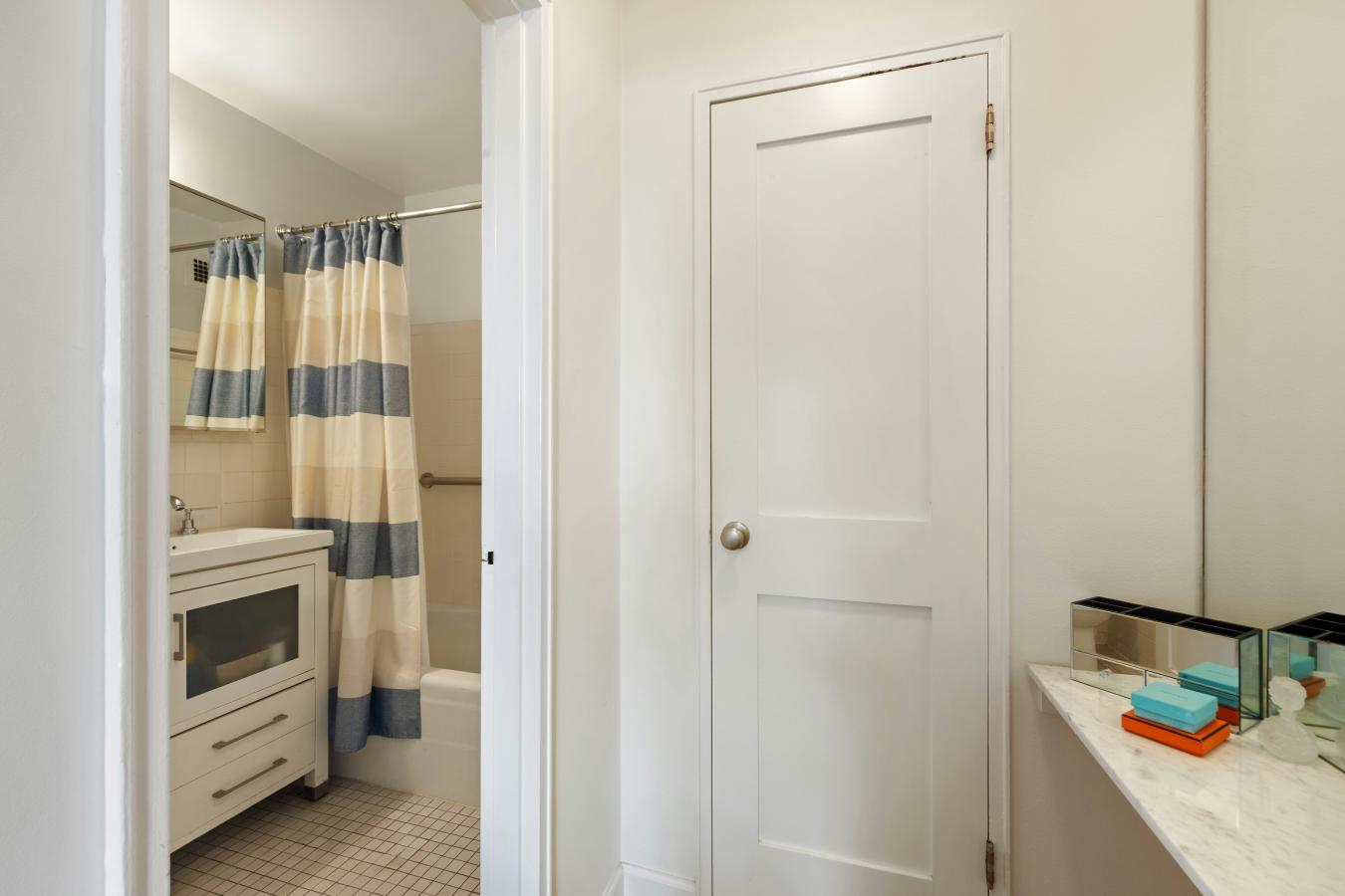 New York, New York, 10023, United States, 2 Bedrooms Bedrooms, ,2 BathroomsBathrooms,Residential,For Sale,1944163