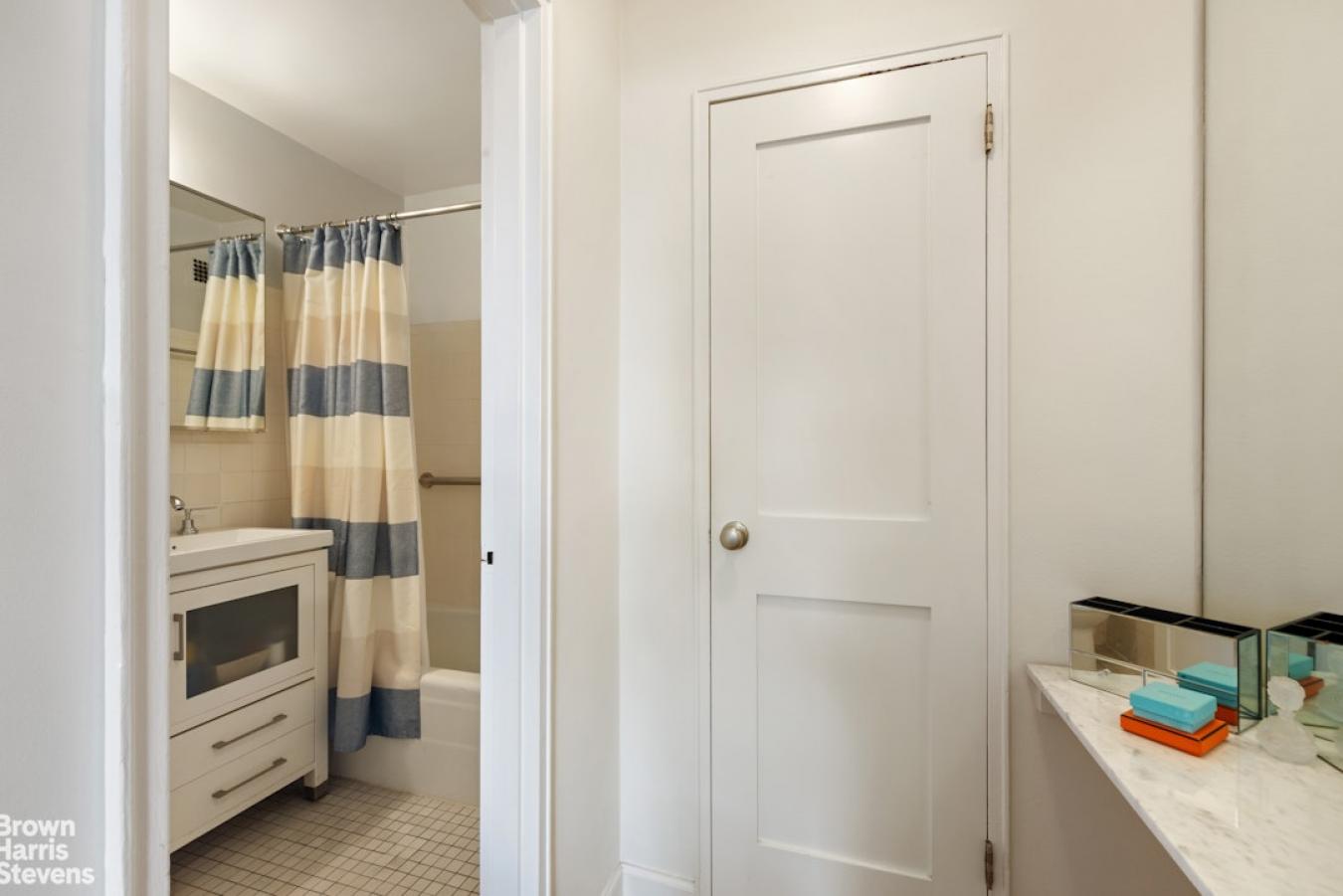 New York, New York, 10023, United States, 2 Bedrooms Bedrooms, ,2 BathroomsBathrooms,Residential,For Sale,1944163
