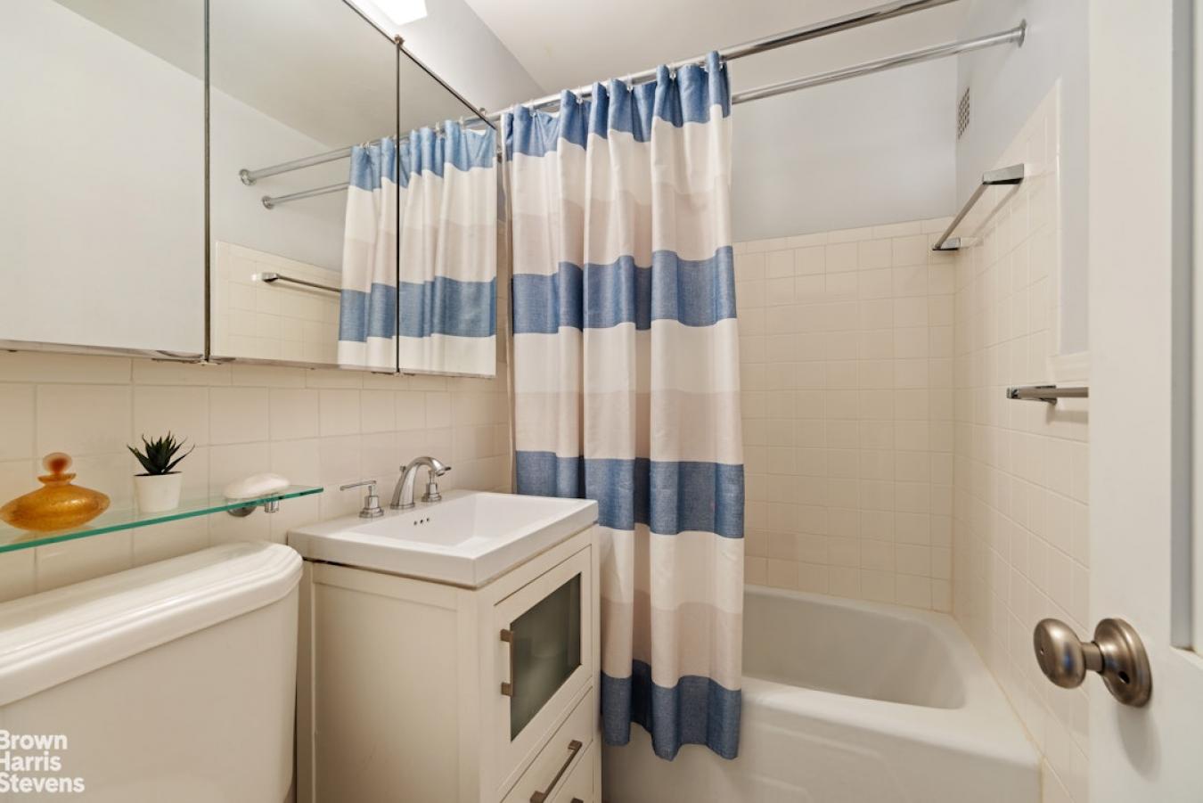 New York, New York, 10023, United States, 2 Bedrooms Bedrooms, ,2 BathroomsBathrooms,Residential,For Sale,1944163