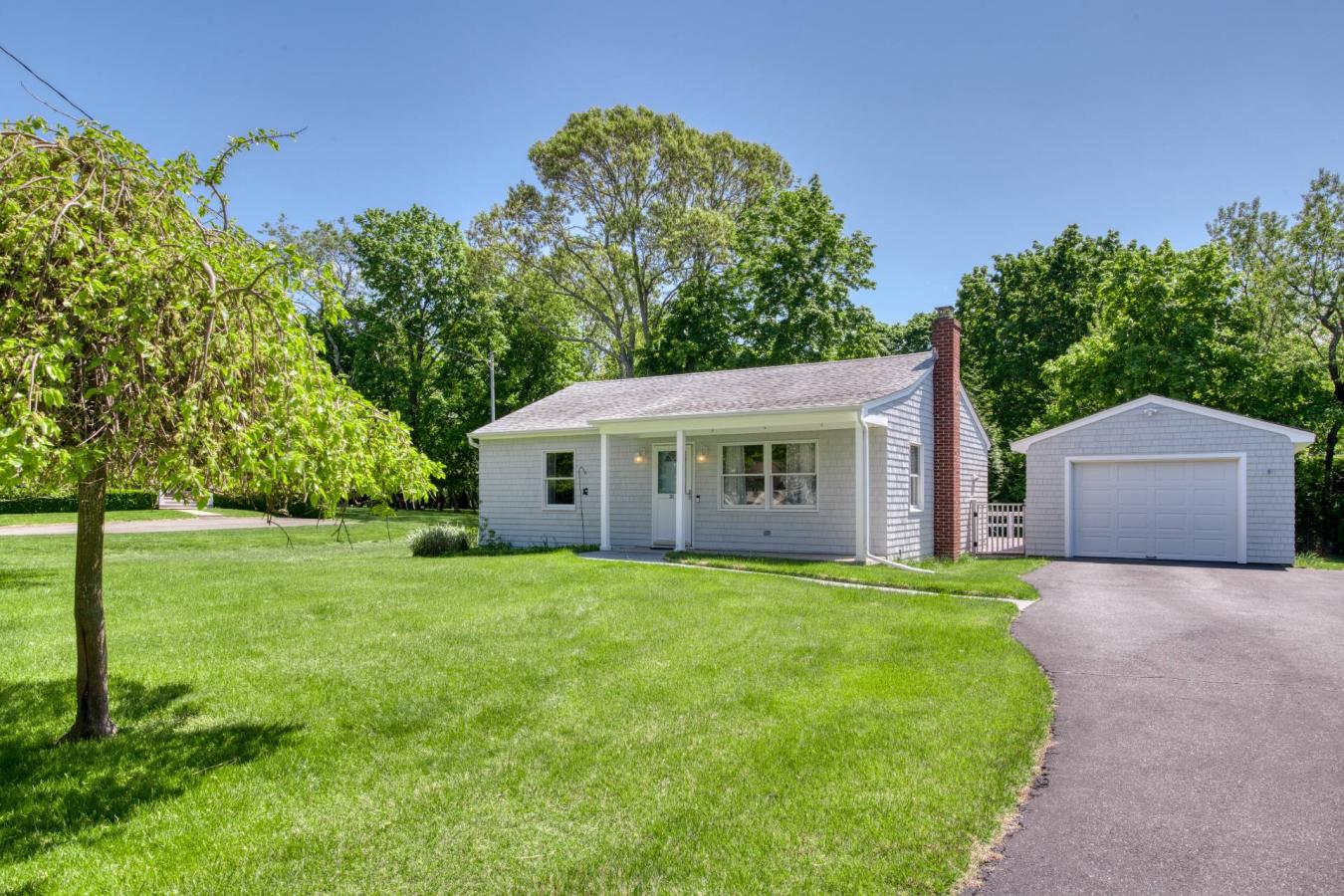North Haven, New York, 11963, United States, 3 Bedrooms Bedrooms, ,2 BathroomsBathrooms,Residential,For Sale,1944162