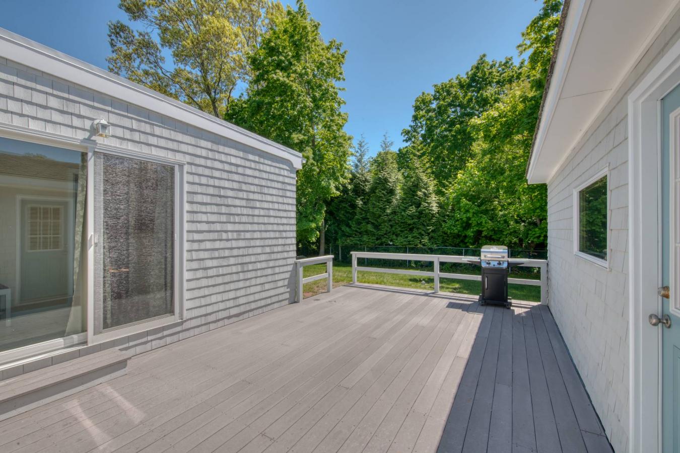 North Haven, New York, 11963, United States, 3 Bedrooms Bedrooms, ,2 BathroomsBathrooms,Residential,For Sale,1944162