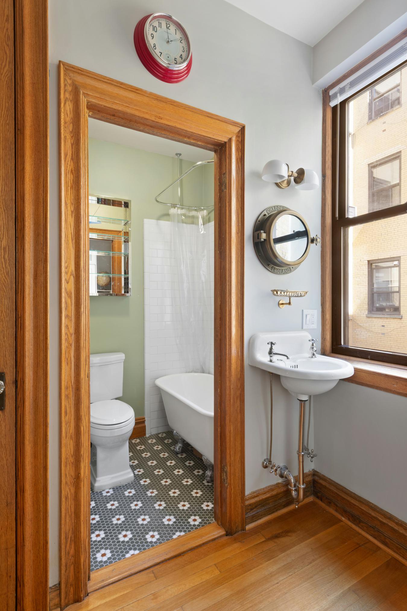 New York, New York, 10025, United States, 3 Bedrooms Bedrooms, ,2 BathroomsBathrooms,Residential,For Sale,1944160