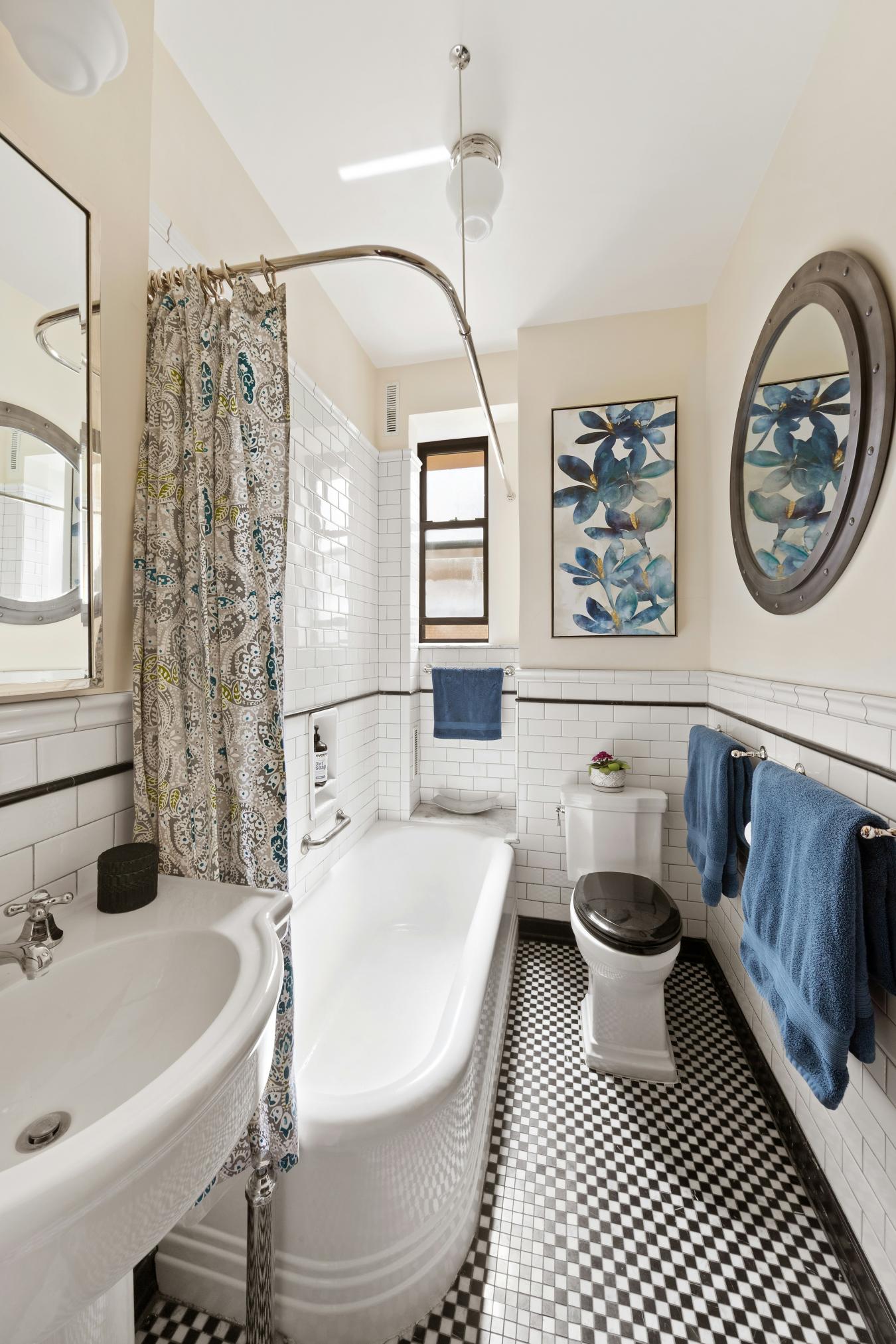 New York, New York, 10025, United States, 3 Bedrooms Bedrooms, ,2 BathroomsBathrooms,Residential,For Sale,1944160