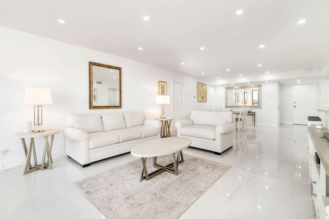 Palm Beach, Florida, 33480, United States, 2 Bedrooms Bedrooms, ,2 BathroomsBathrooms,Residential,For Sale,1944157