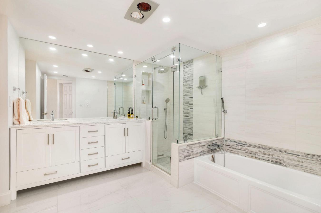 Palm Beach, Florida, 33480, United States, 2 Bedrooms Bedrooms, ,2 BathroomsBathrooms,Residential,For Sale,1944157