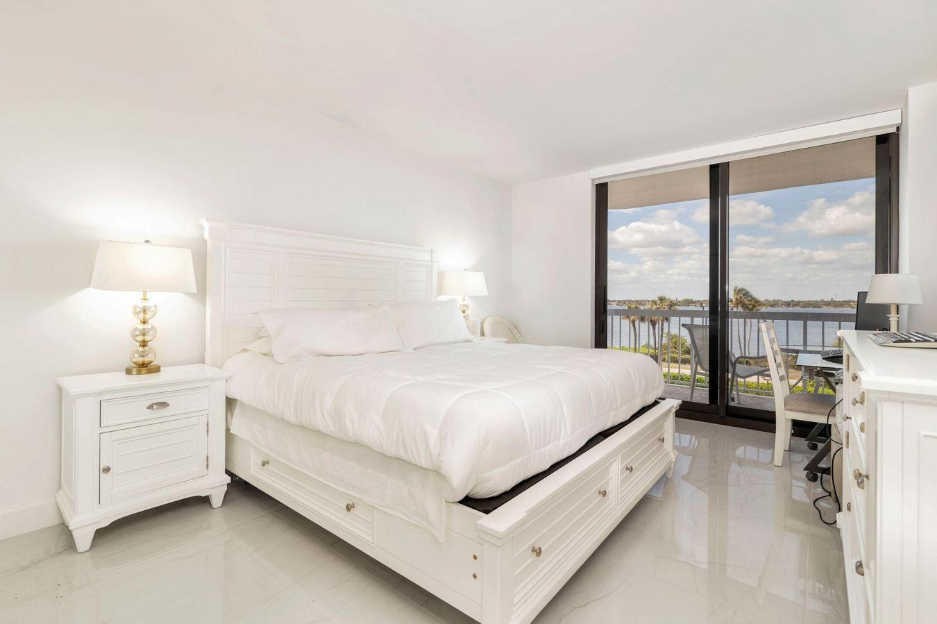 Palm Beach, Florida, 33480, United States, 2 Bedrooms Bedrooms, ,2 BathroomsBathrooms,Residential,For Sale,1944157