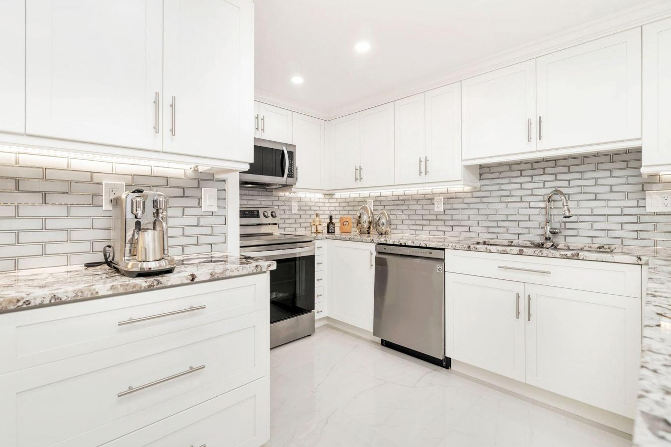Palm Beach, Florida, 33480, United States, 2 Bedrooms Bedrooms, ,2 BathroomsBathrooms,Residential,For Sale,1944157